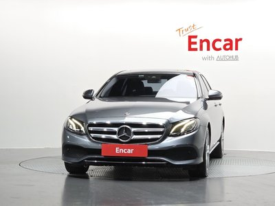 MERCEDES-BENZ E-CLASS - 2