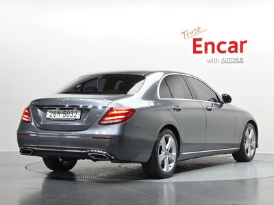 MERCEDES-BENZ E-CLASS - 3