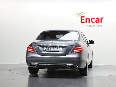 MERCEDES-BENZ E-CLASS - 4