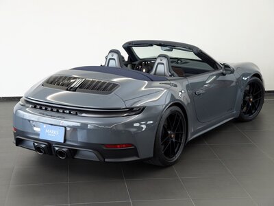 PORSCHE 911 CABRIOLET - 4