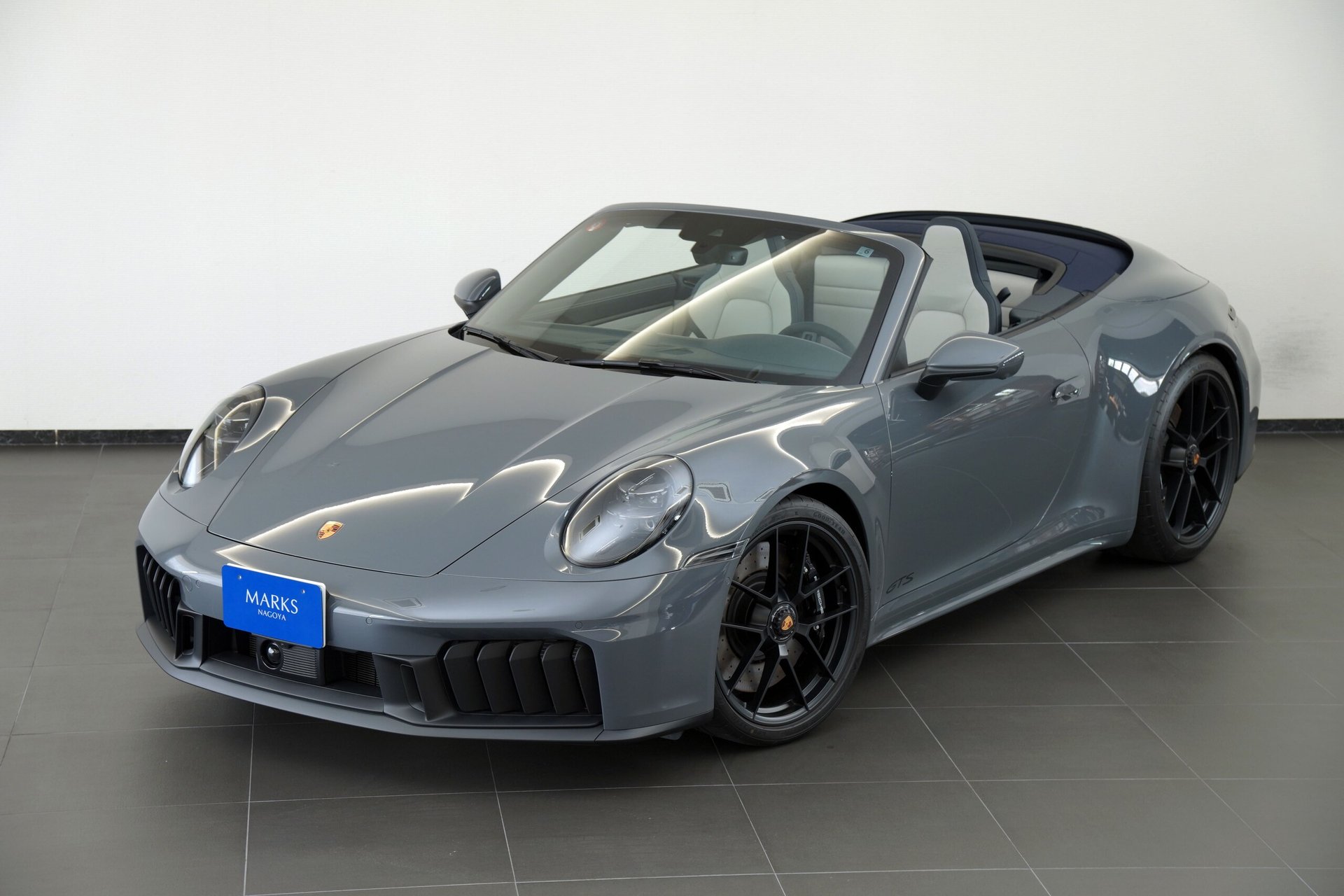 PORSCHE 911 CABRIOLET - View 1