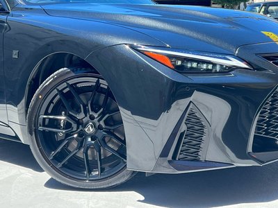 2022 Lexus IS — миниатюра 34