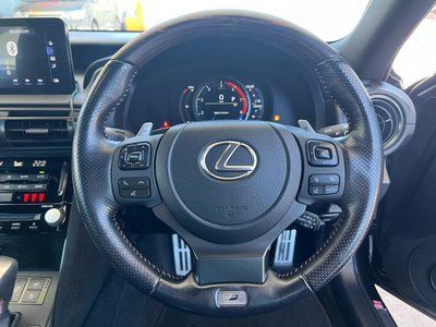 2022 Lexus IS — миниатюра 15