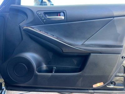 2022 Lexus IS — миниатюра 30