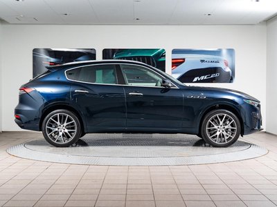 2022 Maserati LEVANTE — фото 15
