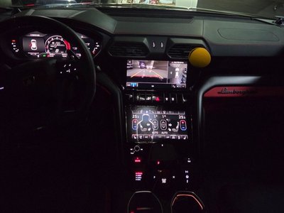 LAMBORGHINI URUS - 7