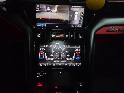 LAMBORGHINI URUS - 4