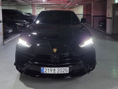 LAMBORGHINI URUS - 2