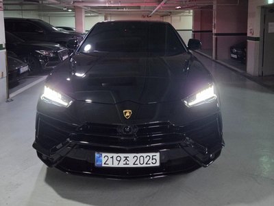 LAMBORGHINI URUS - 1