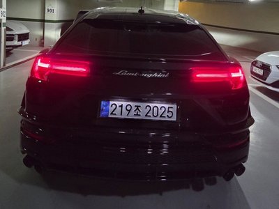 LAMBORGHINI URUS - 6
