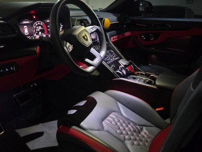 LAMBORGHINI URUS - 9