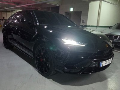 LAMBORGHINI URUS - 5