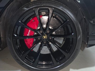 LAMBORGHINI URUS - 3