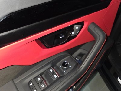 LAMBORGHINI URUS - 8