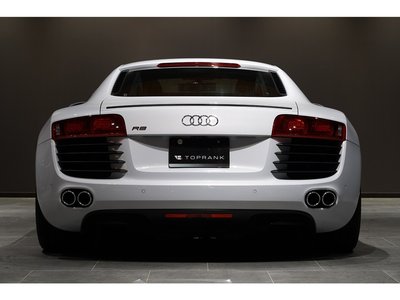 AUDI R8 - 8