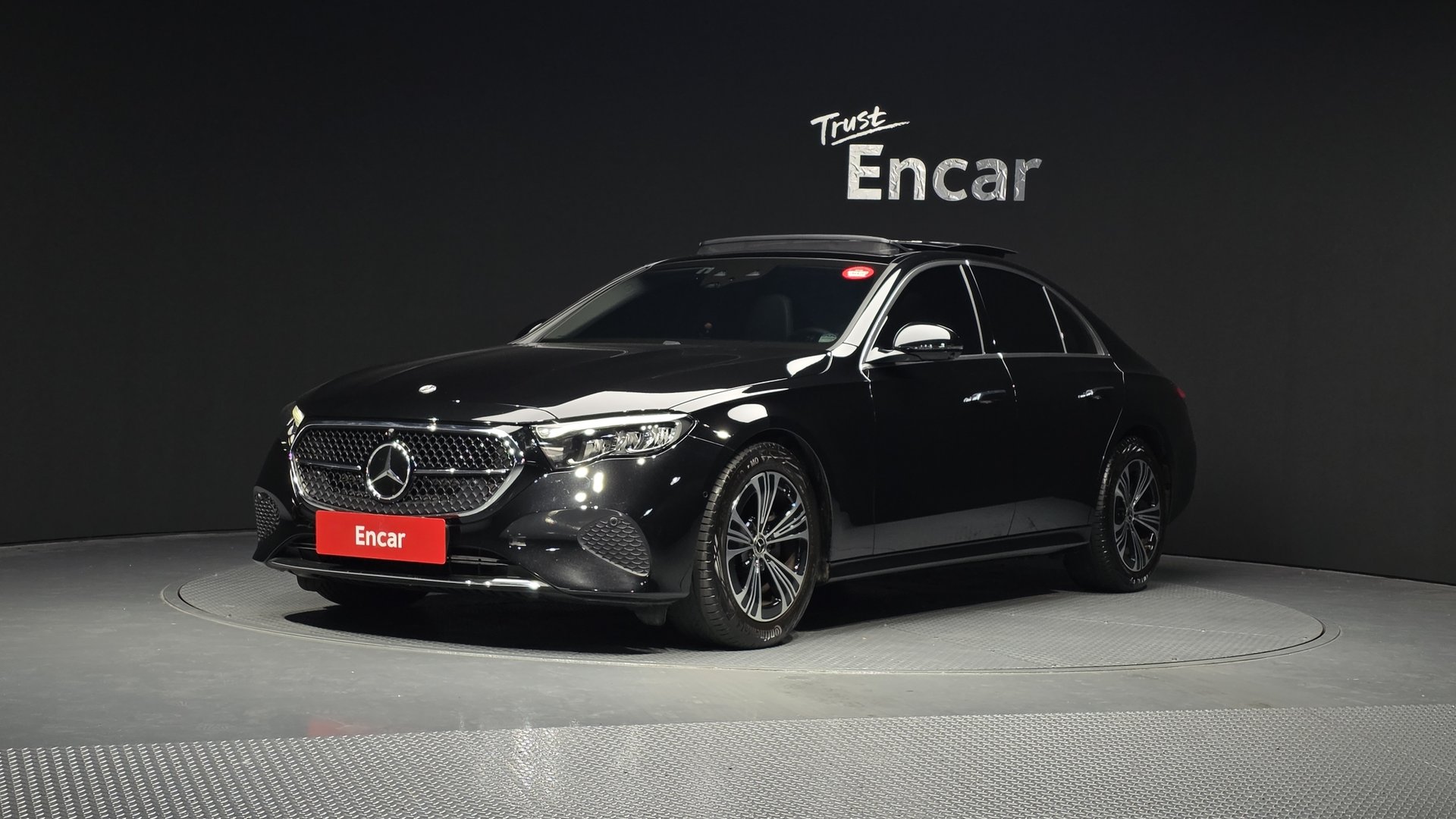 MERCEDES-BENZ E-CLASS - View 1