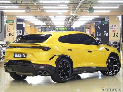 LAMBORGHINI URUS - 2