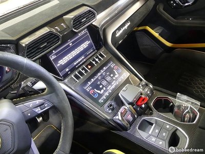 LAMBORGHINI URUS - 10