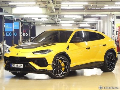 LAMBORGHINI URUS - 4