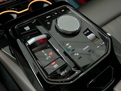 2025 BMW 5 SERIES 照片 9