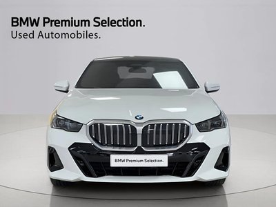 2025 BMW 5 SERIES 照片 2