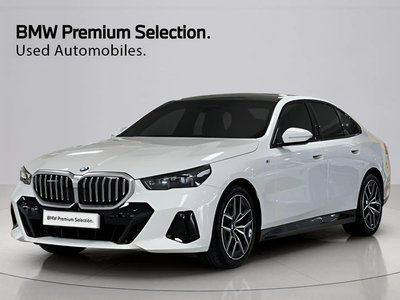 2025 BMW 5 SERIES 照片 1