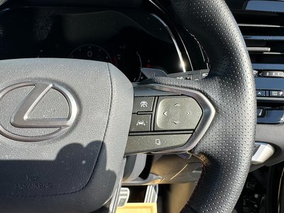 2023 Lexus RX — миниатюра 28