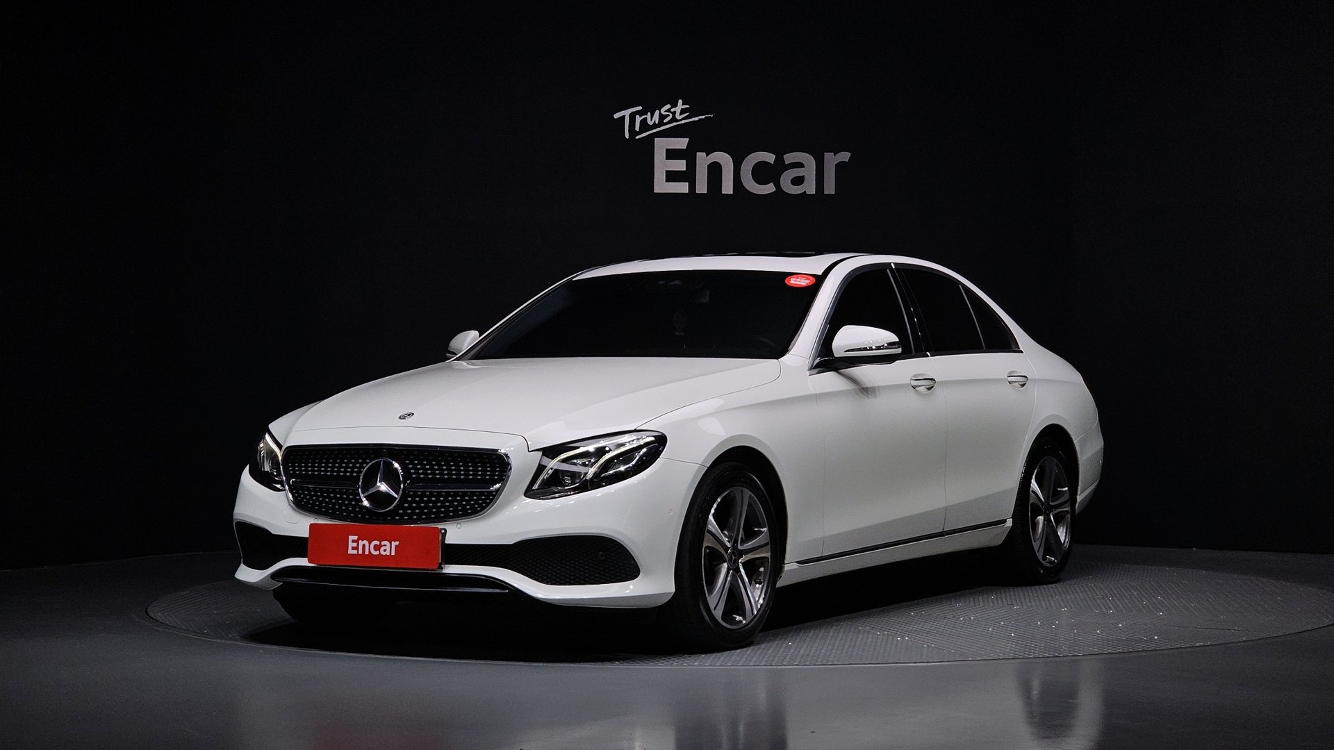 MERCEDES-BENZ E-CLASS - View 1
