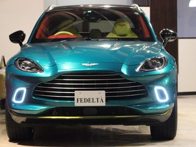 ASTON MARTIN DBX - 4