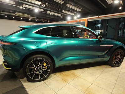 ASTON MARTIN DBX - 8