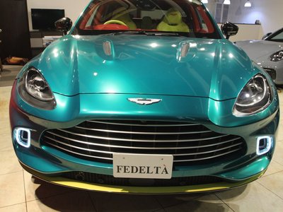 ASTON MARTIN DBX - 6