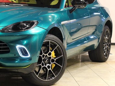 ASTON MARTIN DBX - 3