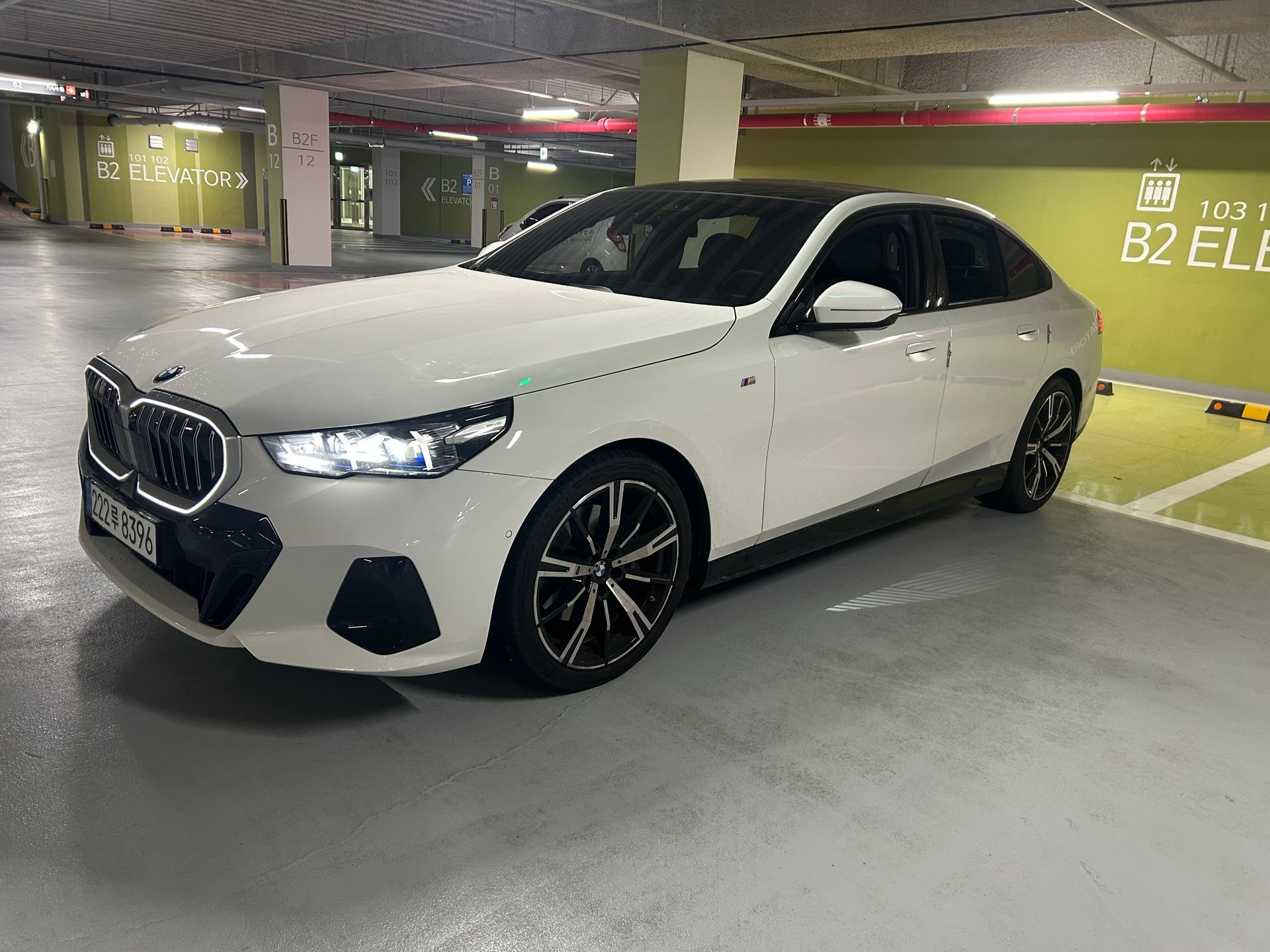 BMW 5 SERIES - View 1