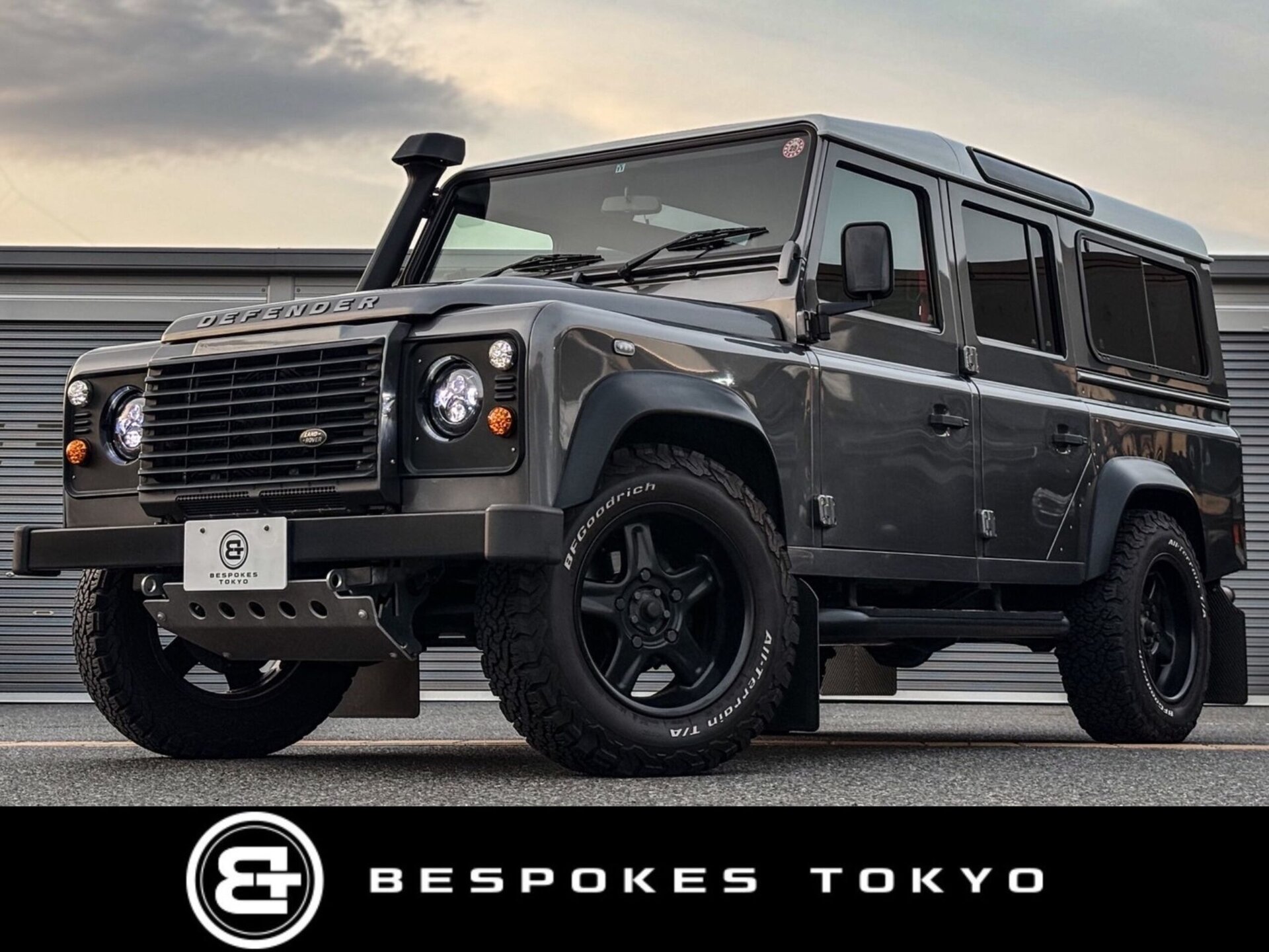 LAND ROVER DEFENDER - View 1