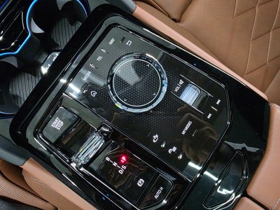 صورة 9 لـ 2025 BMW 5 SERIES