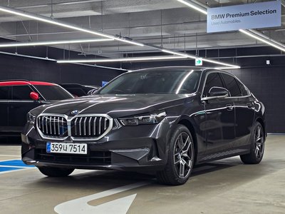 صورة 1 لـ 2025 BMW 5 SERIES