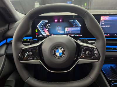 2025 BMW 5 SERIES thumbnail 14