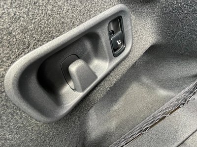 2025 Mercedes-BENZ C-CLASS — миниатюра 32