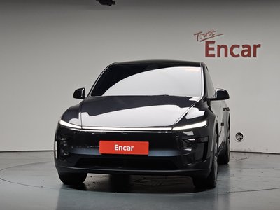 TESLA MODEL Y - 3