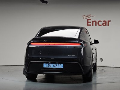 TESLA MODEL Y - 4