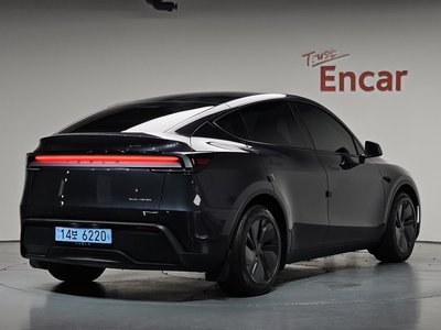 TESLA MODEL Y - 2