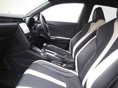 2025 Lexus LBX 照片 15