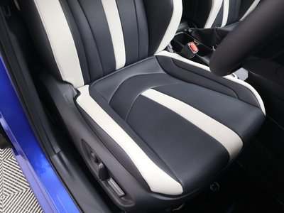 2025 Lexus LBX 缩略图 44