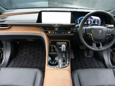 TOYOTA CROWN CROSSOVER - 2