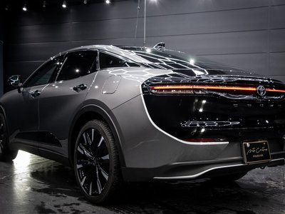 TOYOTA CROWN CROSSOVER - 4