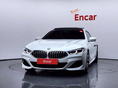 2022 BMW 8 SERIES photo 2