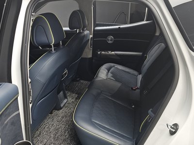 2022 Genesis GV60 — миниатюра 12