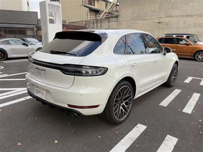 PORSCHE MACAN - 4