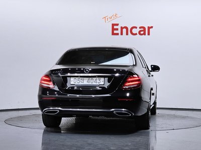 MERCEDES-BENZ E-CLASS - 4