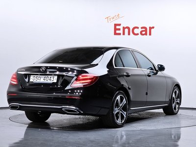 MERCEDES-BENZ E-CLASS - 3